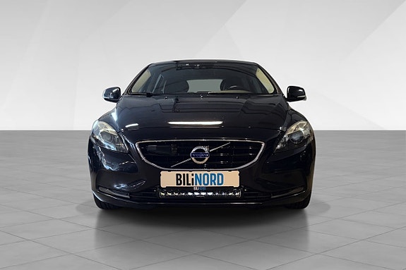Volvo V40 2 of 5
