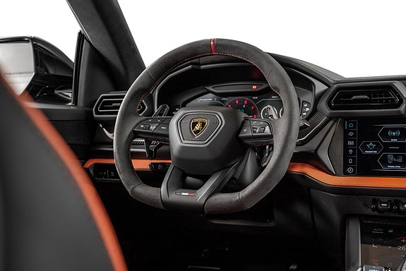Lamborghini Urus 27 of 30