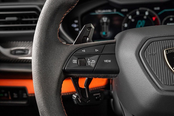 Lamborghini Urus 29 of 30