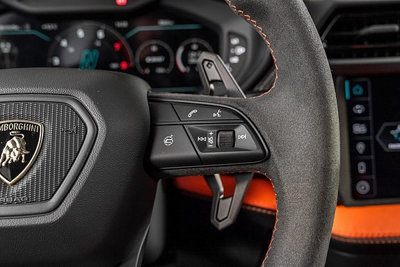 Lamborghini Urus 30 of 30