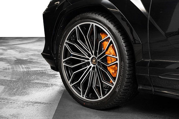 Lamborghini Urus 16 of 30