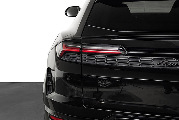 Lamborghini Urus 13 of 30