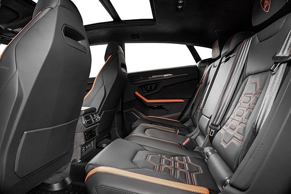 Lamborghini Urus 26 of 30