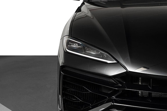 Lamborghini Urus 8 of 30