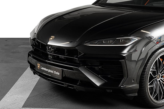 Lamborghini Urus 5 of 5