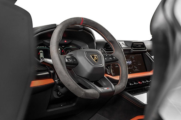 Lamborghini Urus 19 of 30