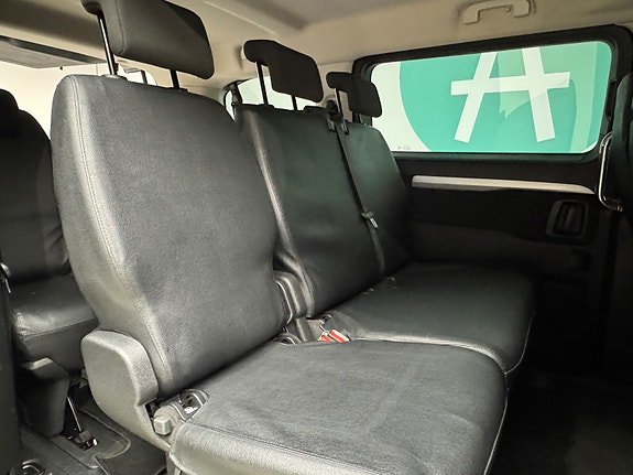 Peugeot e-Traveller 13 of 23