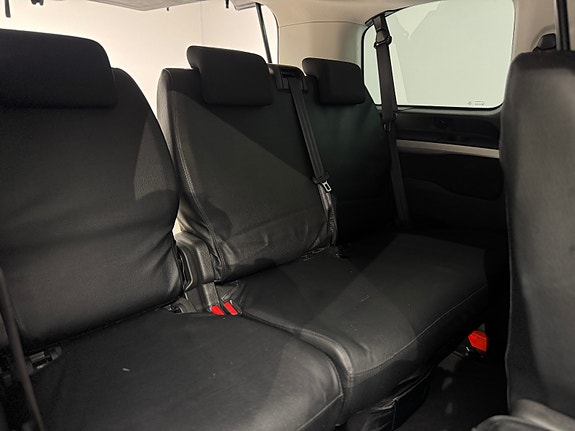 Peugeot e-Traveller 14 of 23