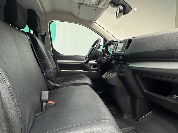 Peugeot e-Traveller 11 of 23