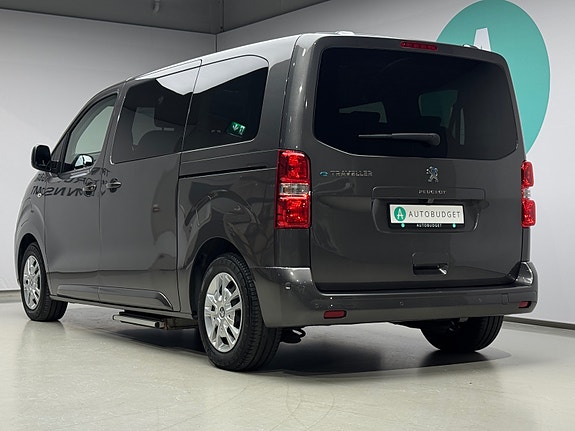 Peugeot e-Traveller 6 of 23