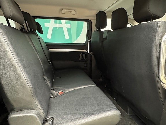 Peugeot e-Traveller 12 of 23