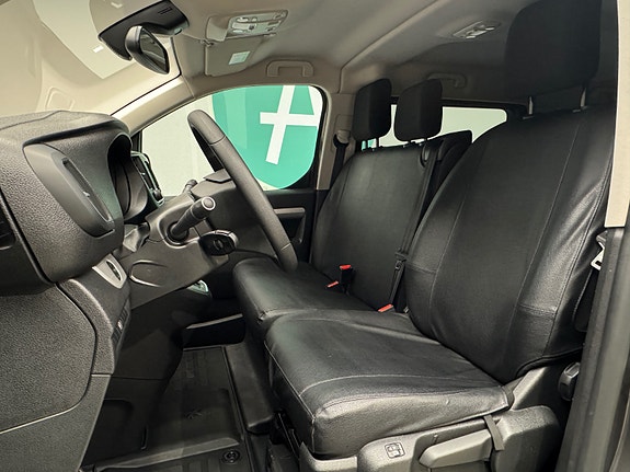 Peugeot e-Traveller 8 of 23