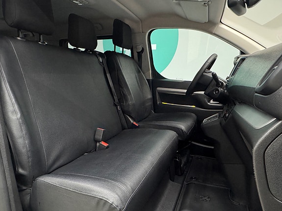 Peugeot e-Traveller 10 of 23