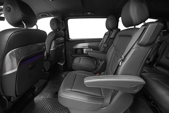 Mercedes-Benz V300 d 29 of 30