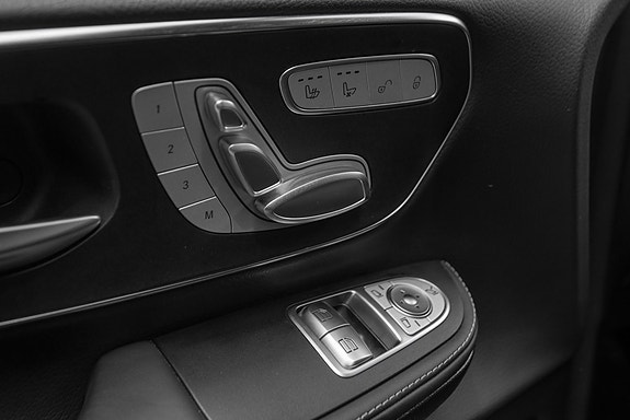 Mercedes-Benz V300 d 15 of 30