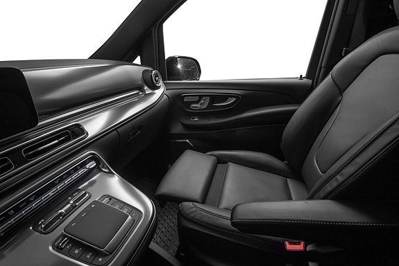 Mercedes-Benz V300 d 13 of 30