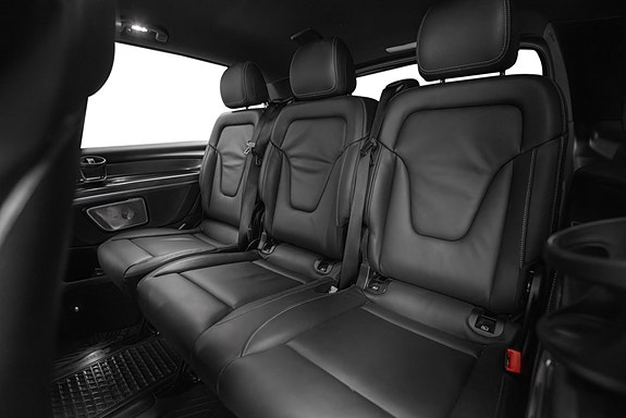 Mercedes-Benz V300 d 30 of 30