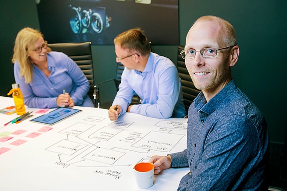 Håkon har vært med siden XLENT åpnet dørene i Norge i 2019. Som senior utvikler og arkitekt har han bygget løsninger innen logistikk som faktisk beveger ting fremover, bokstavelig talt
