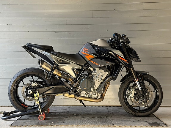 KTM 790 Duke 2 of 5