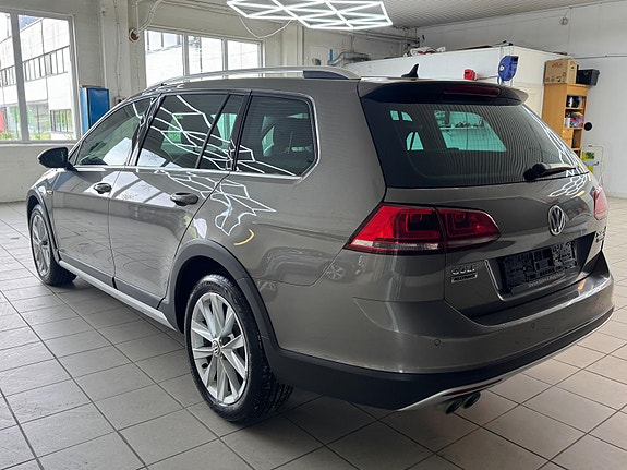 Volkswagen Golf Alltrack 10 of 30