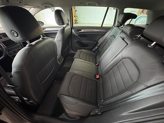 Volkswagen Golf Alltrack 26 of 30