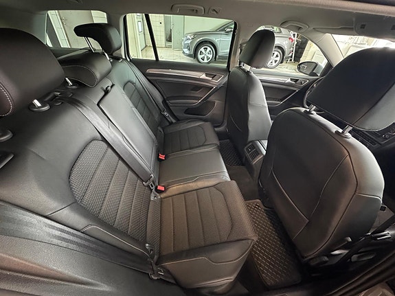 Volkswagen Golf Alltrack 28 of 30