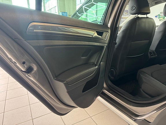 Volkswagen Golf Alltrack 25 of 30