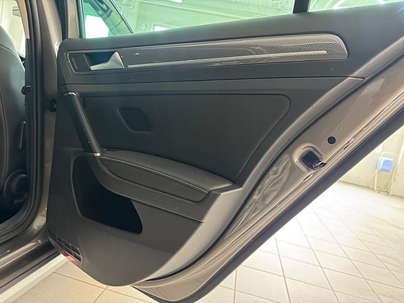 Volkswagen Golf Alltrack 27 of 30