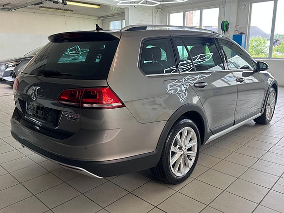 Volkswagen Golf Alltrack 9 of 30
