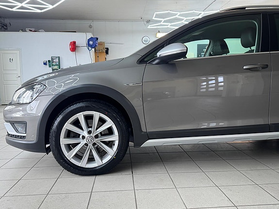 Volkswagen Golf Alltrack 12 of 30