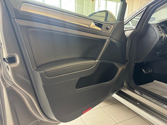 Volkswagen Golf Alltrack 22 of 30