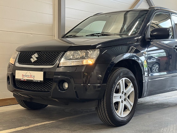 Suzuki Grand Vitara 3 of 5