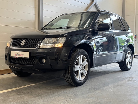 Suzuki Grand Vitara 2 of 5