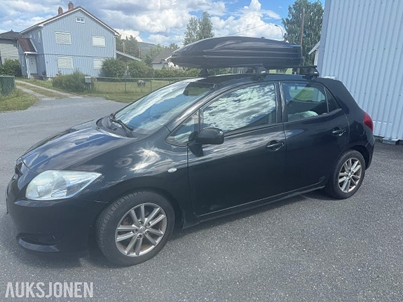 Toyota Auris 2 of 5