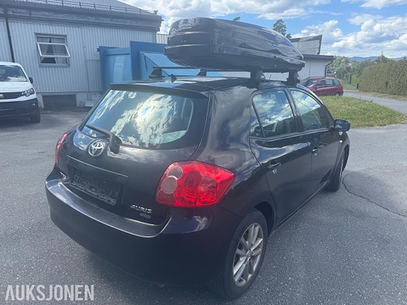 Toyota Auris 4 of 5