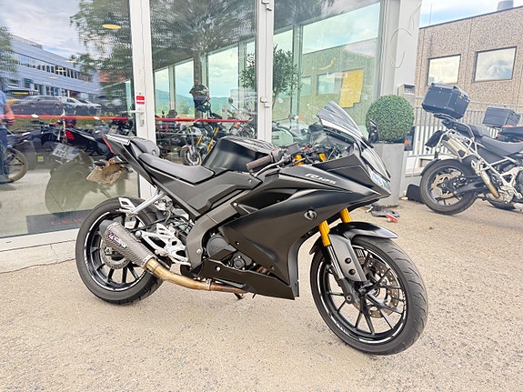 Yamaha YZF-R 125 2 of 5
