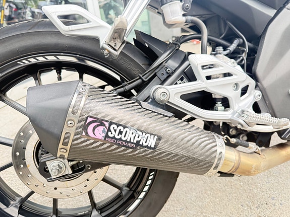Yamaha YZF-R 125 3 of 5