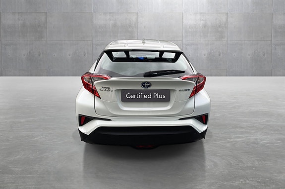 Toyota C-HR 4 of 5