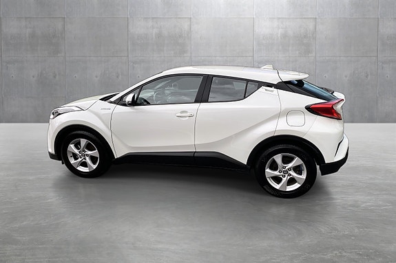 Toyota C-HR 2 of 5