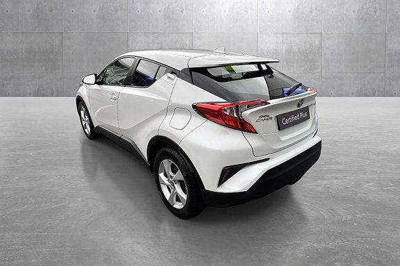 Toyota C-HR 3 of 5