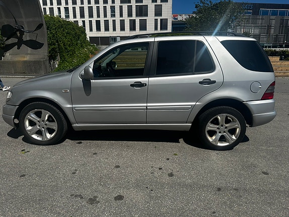 Mercedes-Benz ML270 7 of 30