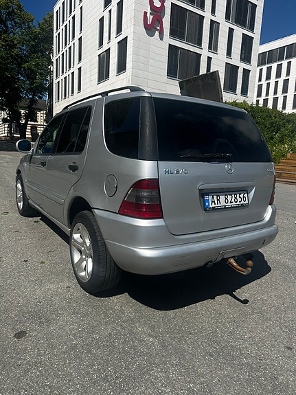 Mercedes-Benz ML270 6 of 30