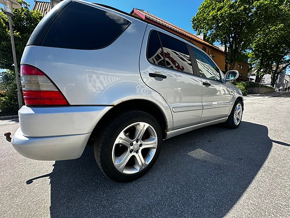 Mercedes-Benz ML270 11 of 30