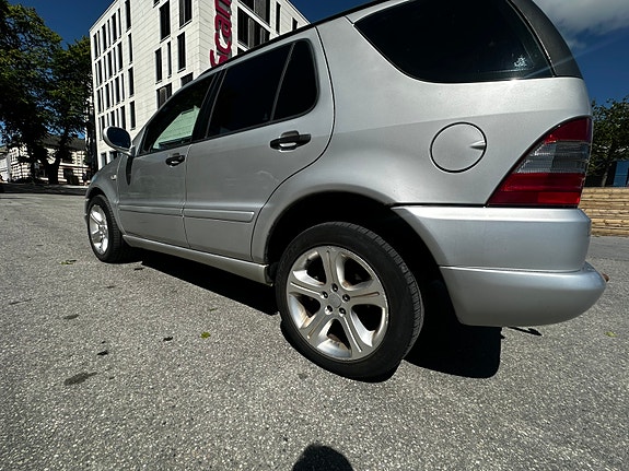 Mercedes-Benz ML270 9 of 30