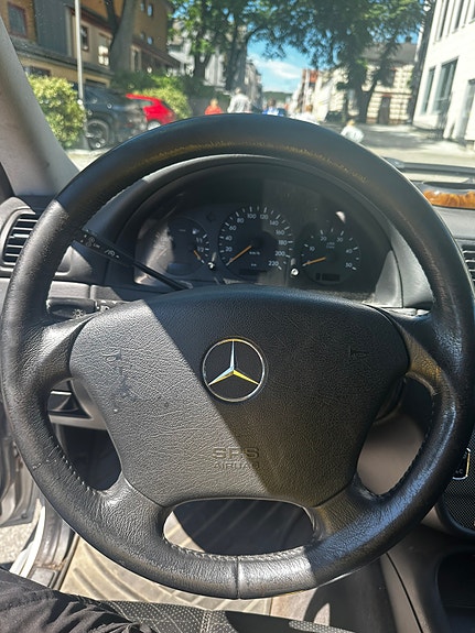 Mercedes-Benz ML270 16 of 30