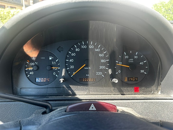 Mercedes-Benz ML270 14 of 30