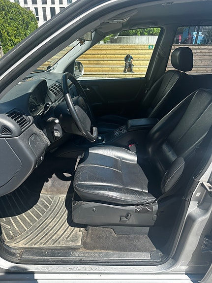 Mercedes-Benz ML270 20 of 30