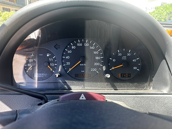 Mercedes-Benz ML270 13 of 30