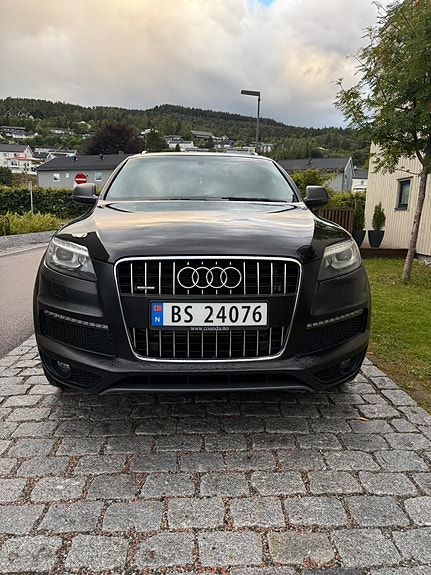 Audi Q7 2 of 21