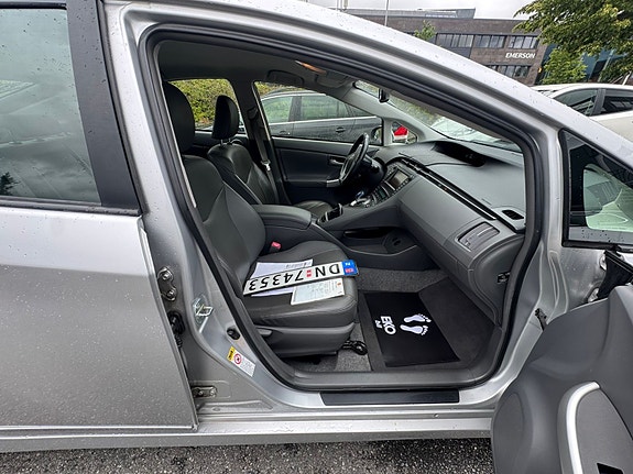 Toyota Prius 17 of 28